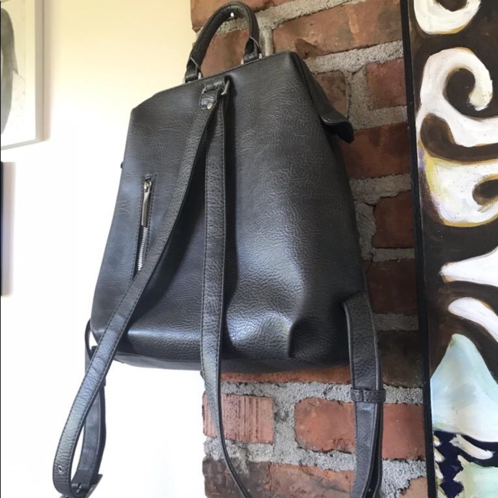 Matt & Nat Backpack - Picture 2 of 8